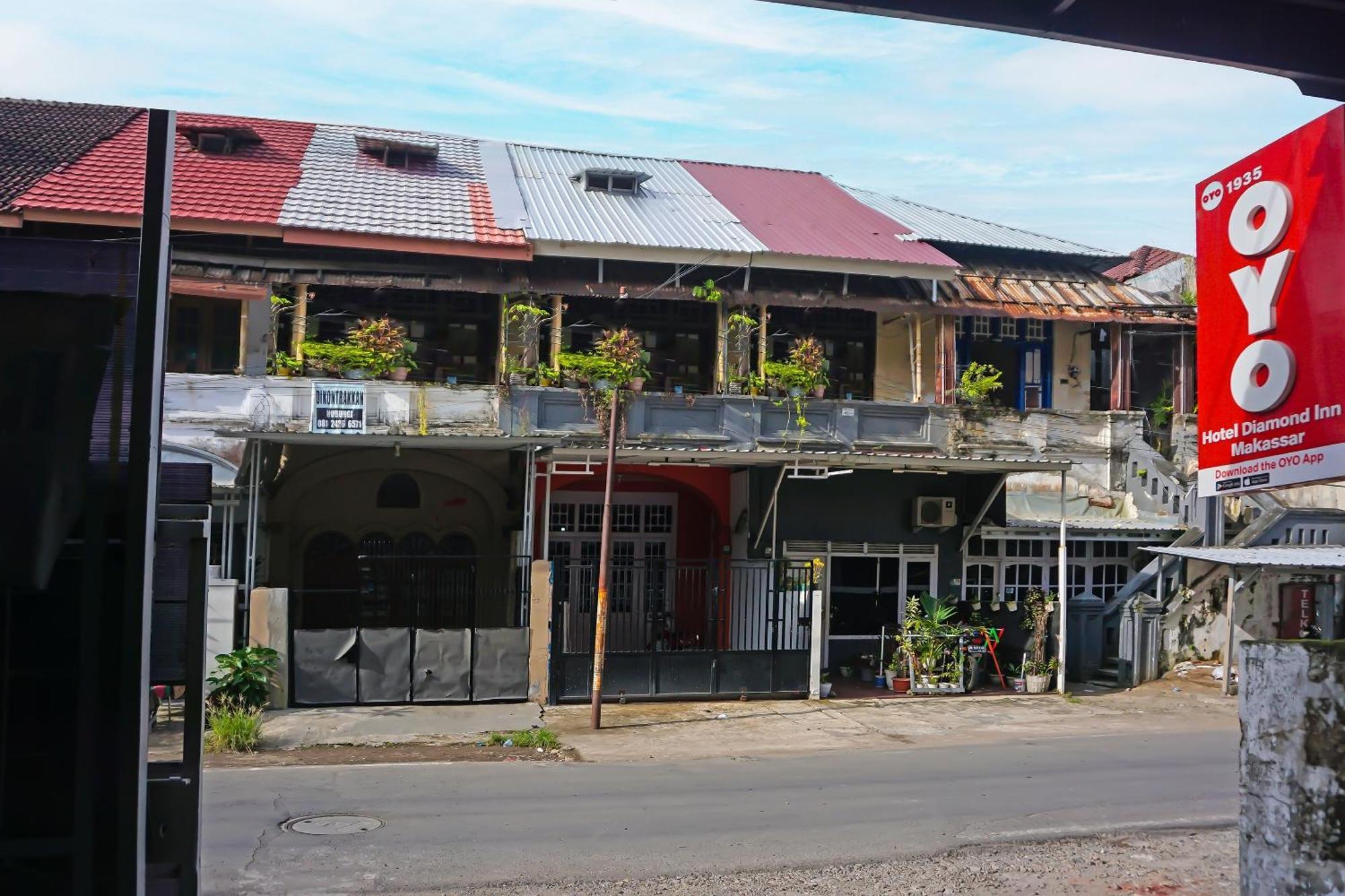 Oyo 1935 Hotel Diamond Inn Makassar Exterior foto