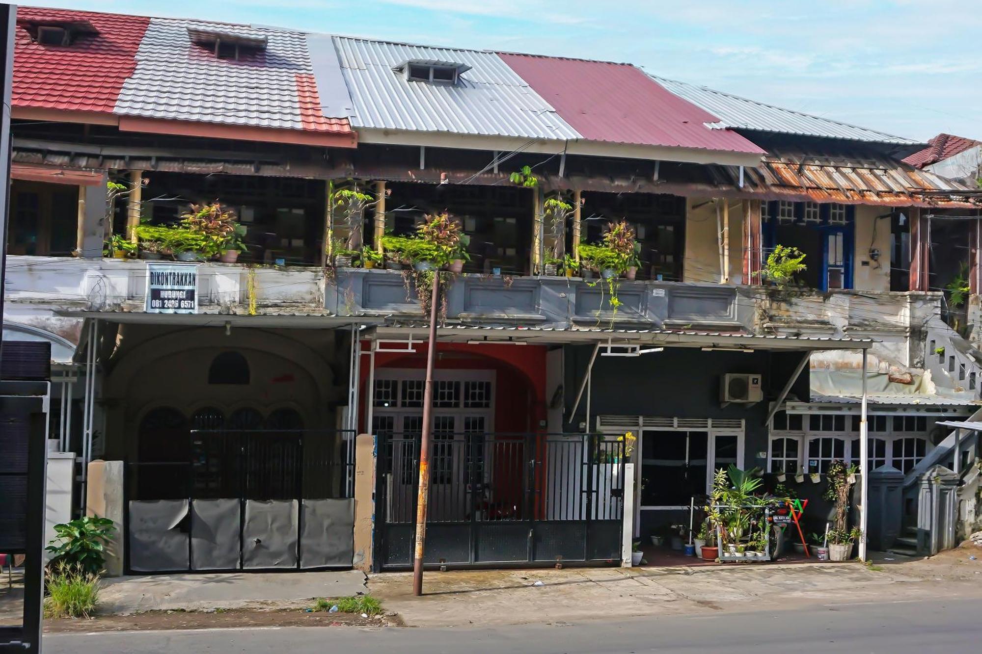 Oyo 1935 Hotel Diamond Inn Makassar Exterior foto